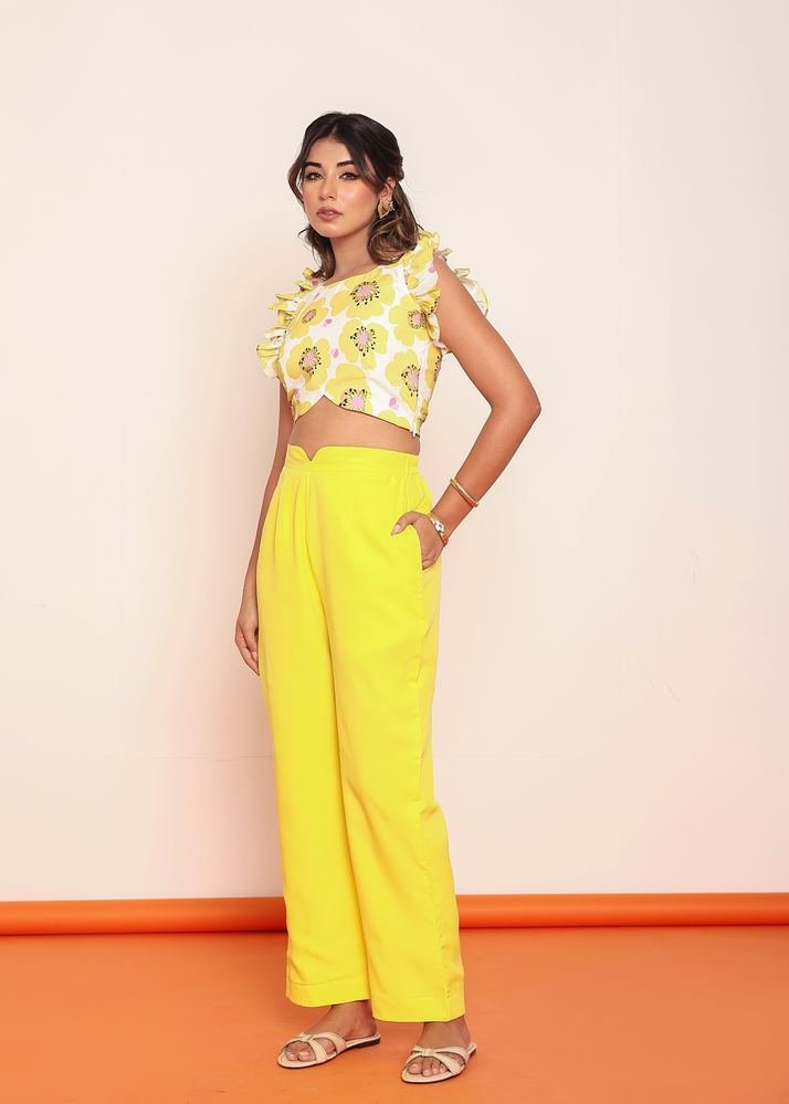 Printed ruffled top with shaped pant photo 3